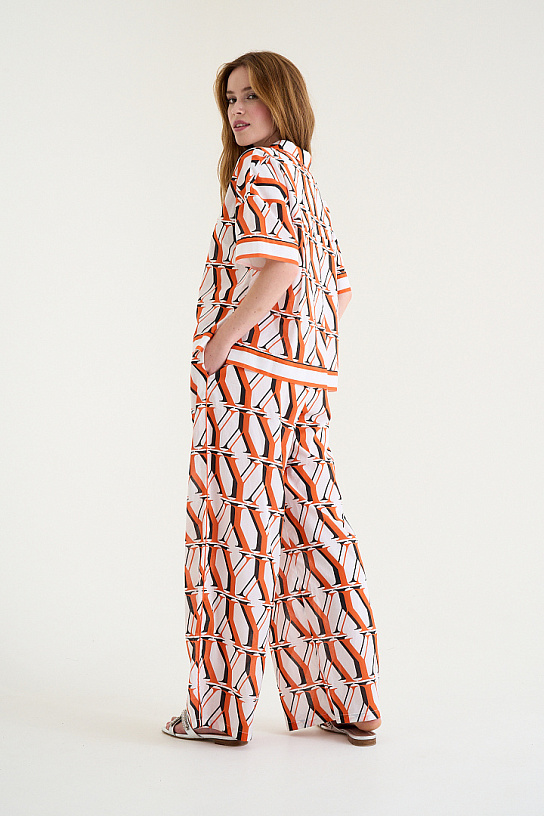 White cotton shirt with orange “Y” print