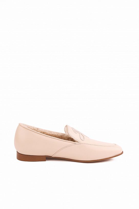 Beige leather loafers with embroidery