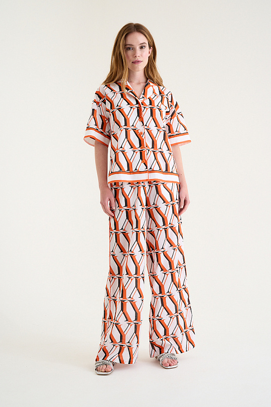 White cotton shirt with orange “Y” print