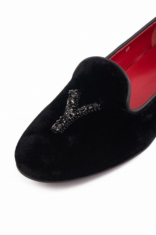 Women's velvet loafers with embroidered letter 
