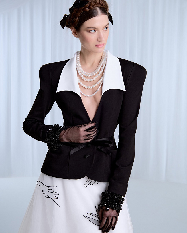 White skirt with handcrafted embroidery