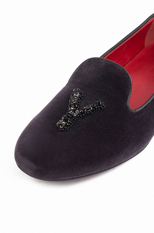 Women's velvet loafers with embroidered letter 