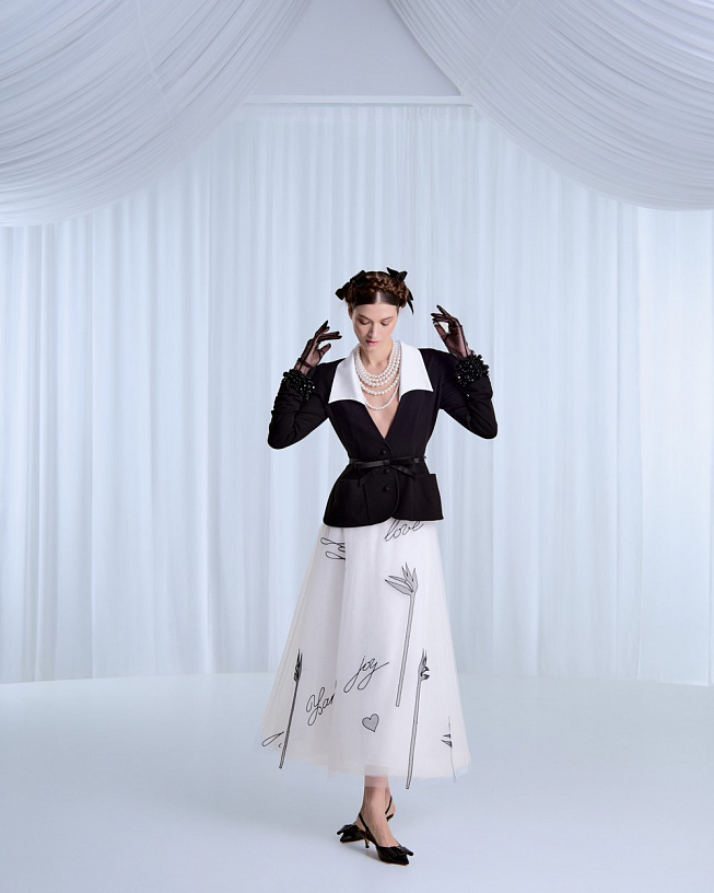 White skirt with handcrafted embroidery