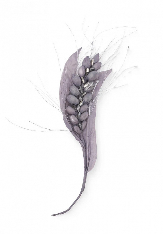 Grey raffia brooch