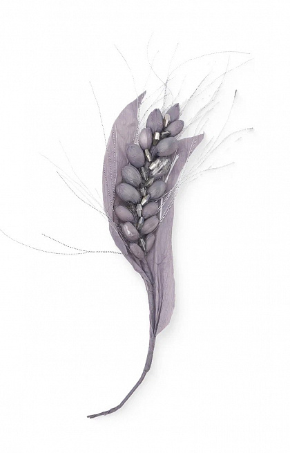 Grey raffia brooch