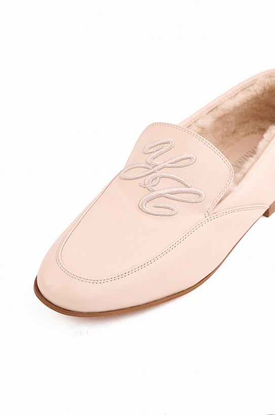 Beige leather loafers with embroidery
