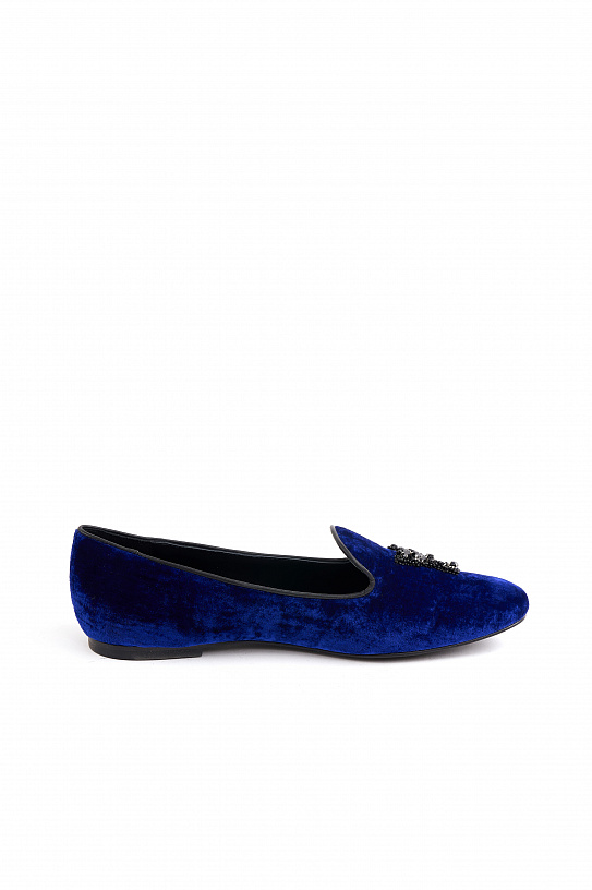 Women's velvet loafers with embroidered letter 