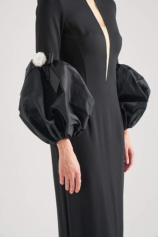 Black jersey dress with voluminous sleeves