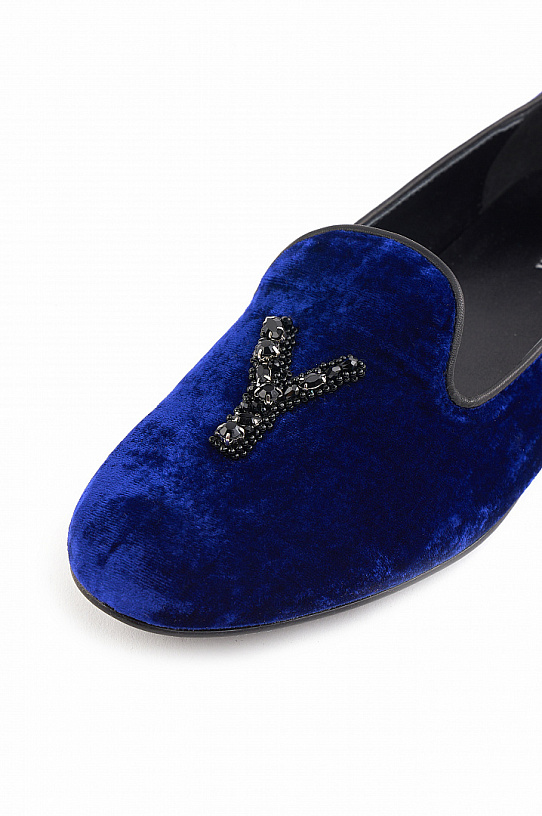 Women's velvet loafers with embroidered letter 